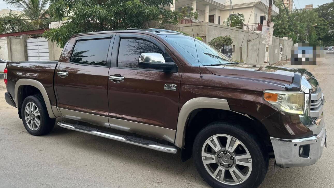 Toyata Tundra 5.7 Platinum 1749 Edition Top